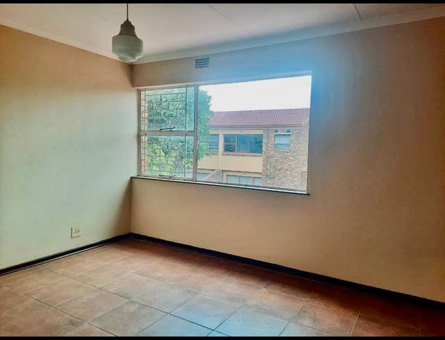 3 BEDROOM TOWNHOUSE FOR SALE IN VANDERBIJLPARK CE 3